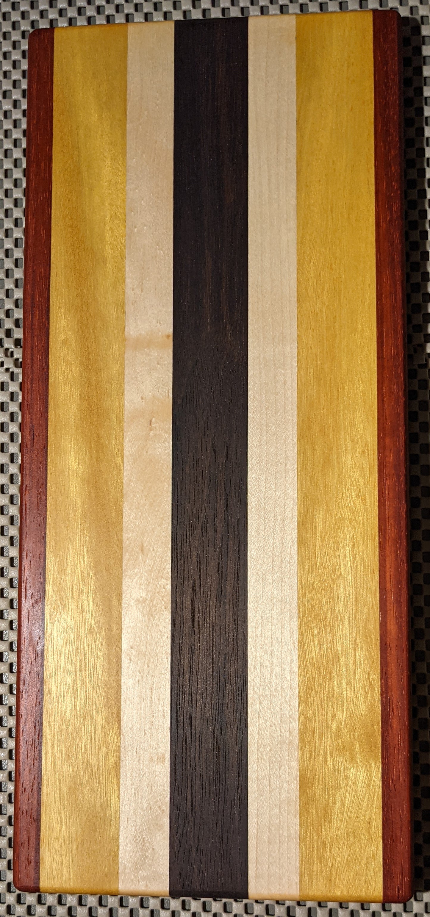 Medium cutting board 10